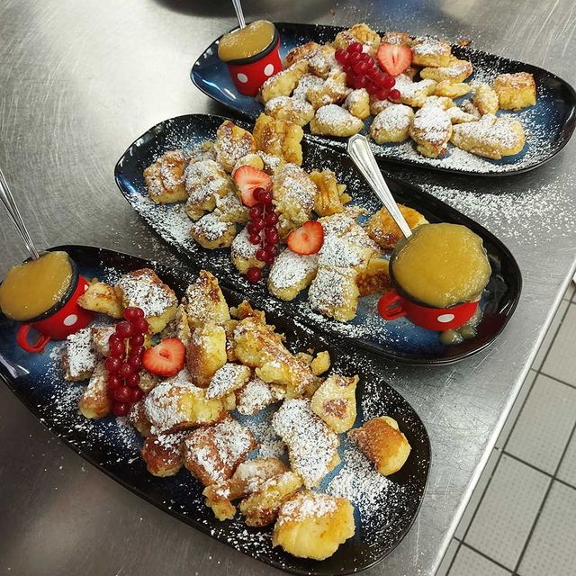 Kaiserschmarren mit Apfelmuss 