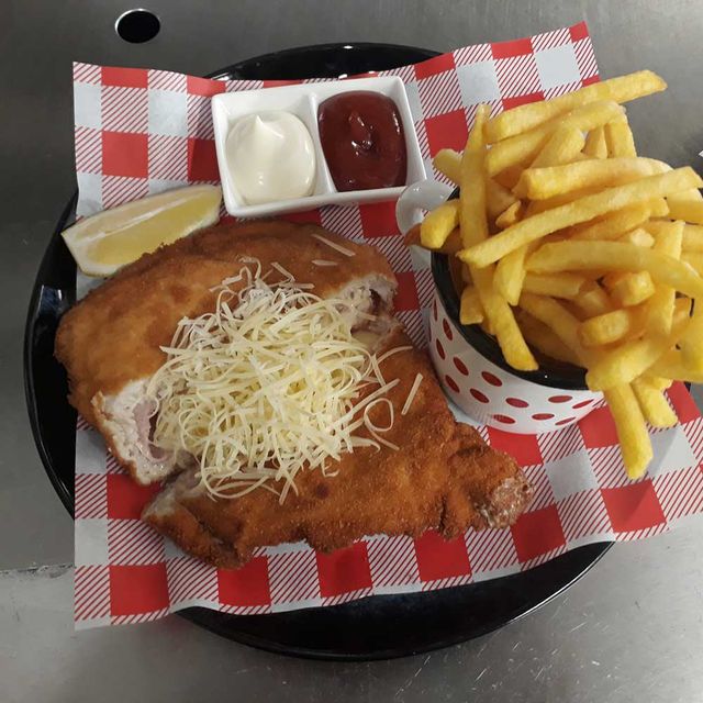 Schnitzel mit Pommes 